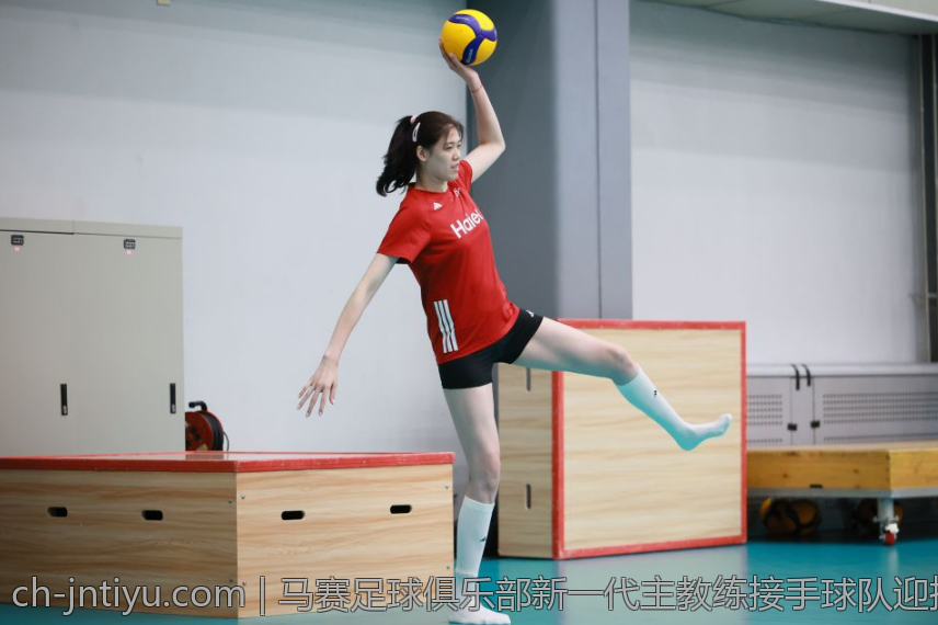 马赛足球俱乐部新一代主教练接手球队迎接挑战